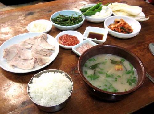 와글돼지국밥
