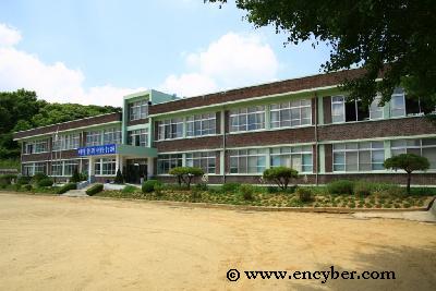 광시중학교