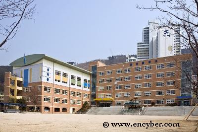 용호중학교
