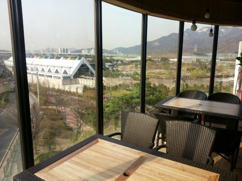 산과 산 사이 커피로드 대표 이미지