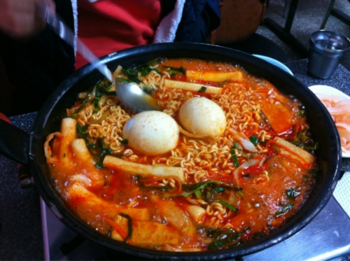 상아탑떡볶이 내부 또는 관련 모습