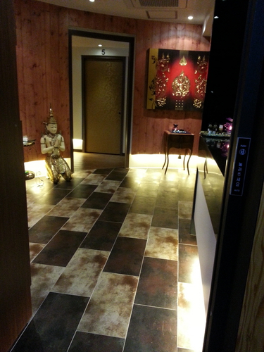 힐링타이 (신논현역) 매장 사진 3