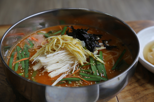 청와삼대명이보쌈칼국수 하남점