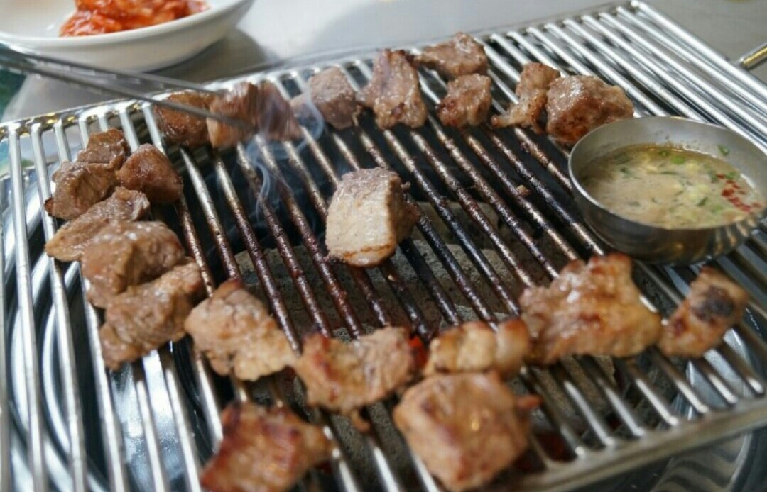 흑석드럼통소금구이 내부 또는 관련 모습