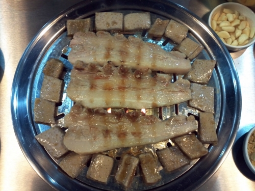 가까운 삼겹살전문점 경남 창원시 오겹살 돼지껍데기 돼지뒷고기 항정살 통삼겹 한돈 목살 내껍데기돌리도