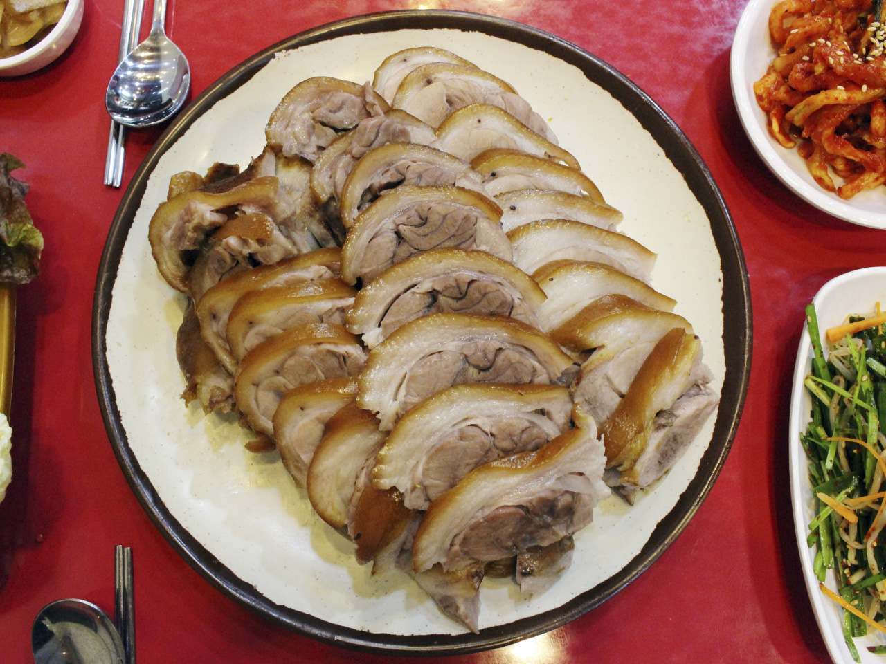 토실토실왕족발