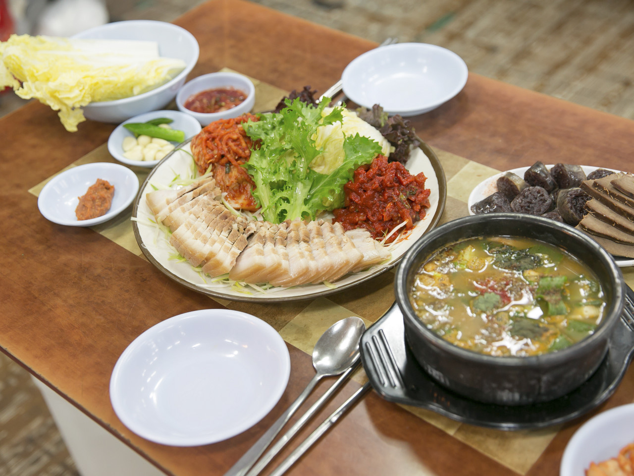 마포유가궁중족발 마포본점 내부 또는 관련 모습