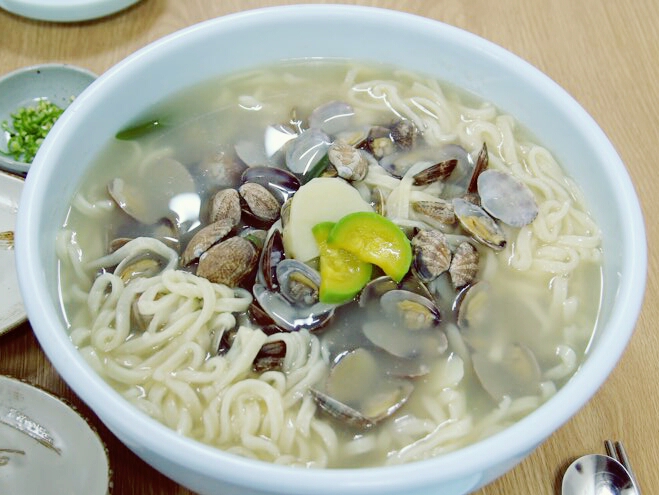 자매 바지락생칼국수