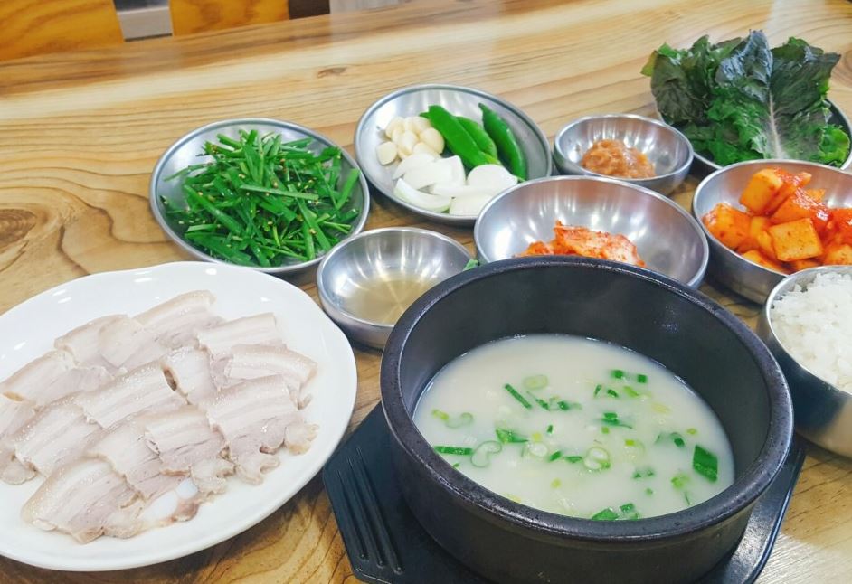 토담집국밥