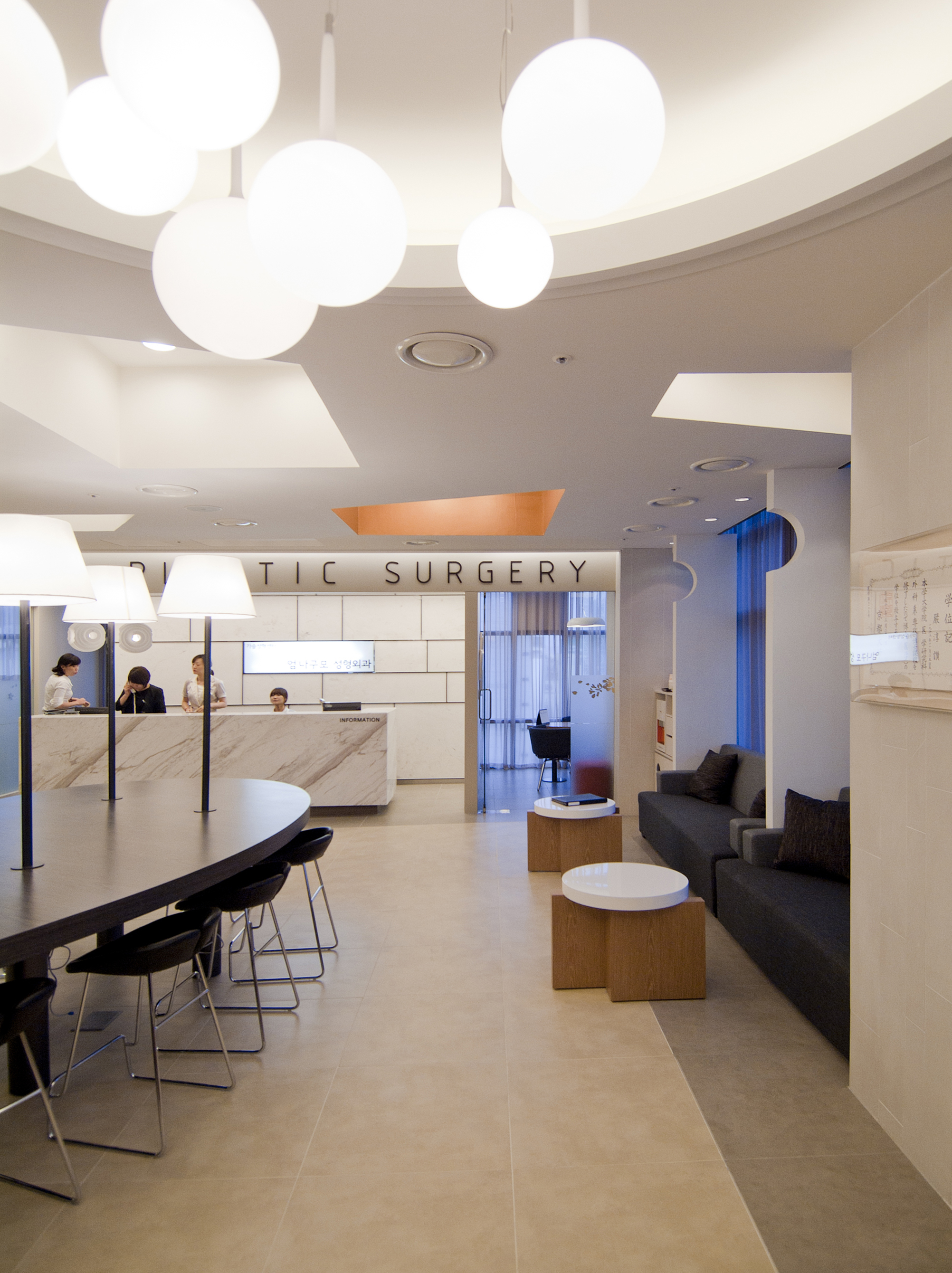 엄나구모성형외과 대표 이미지