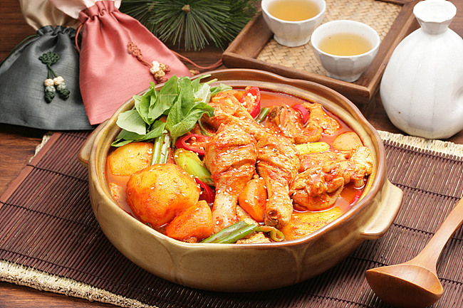 미슬토 산야초 내부 또는 관련 모습