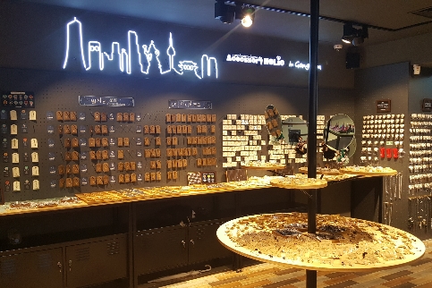 악세사리홀릭 강남역신분당선점