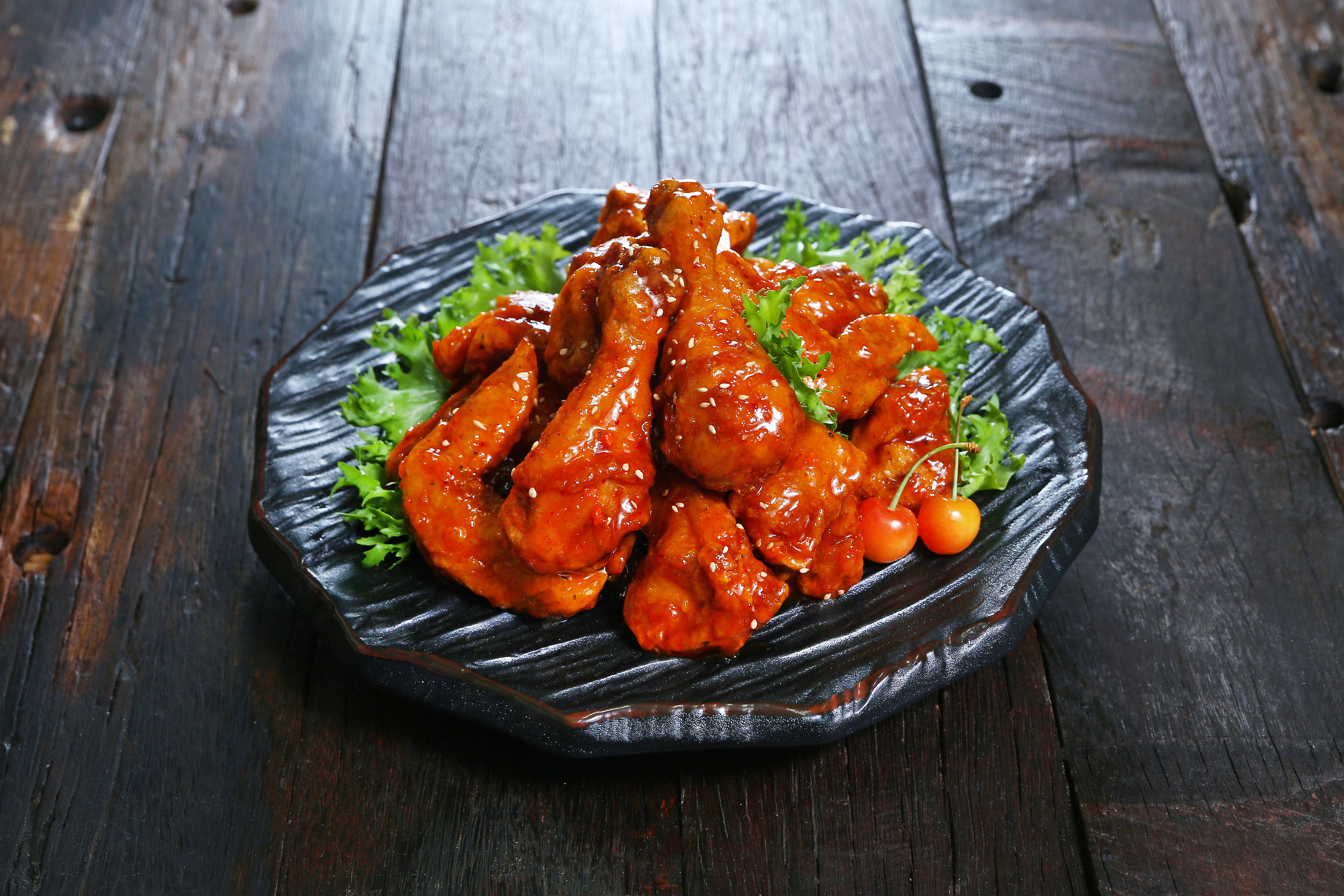 뭐꼬뭐꼬숯불두마리치킨&모락로제떡볶이 향남점