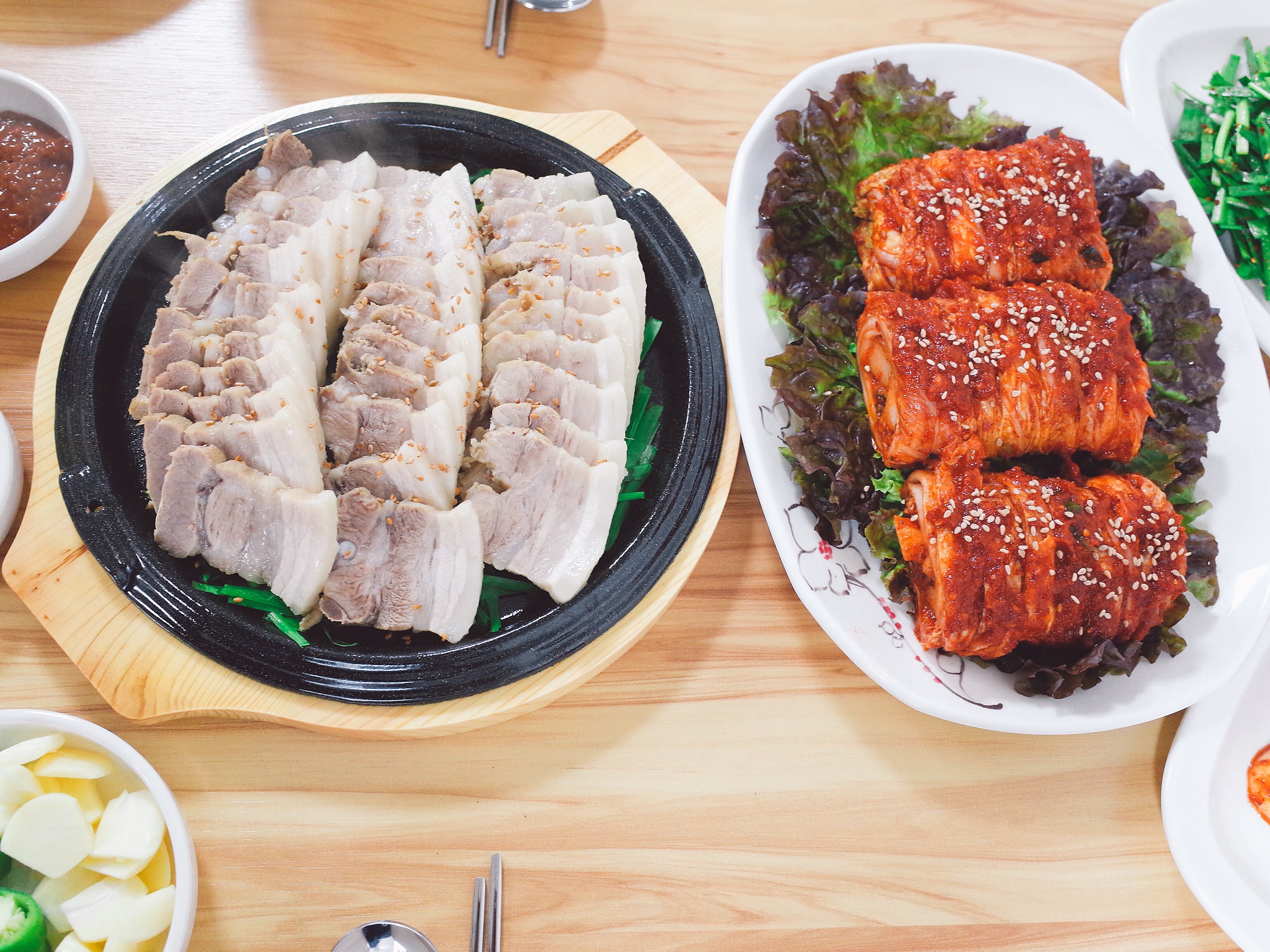 흥부족발보쌈