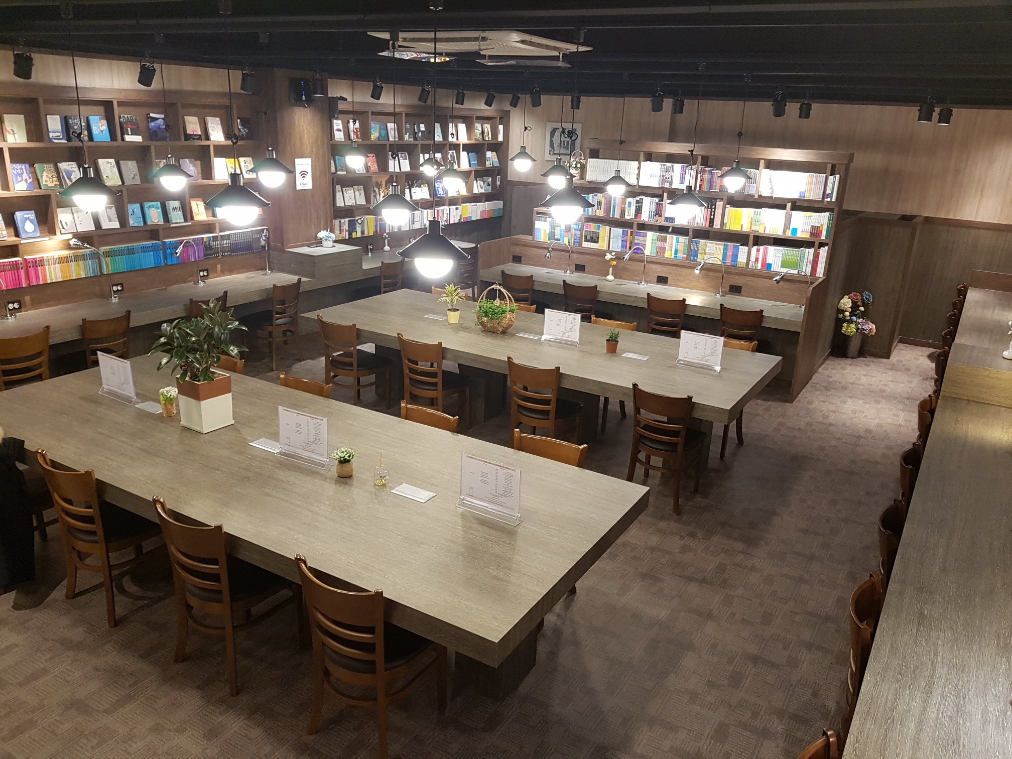 커피랑도서관 군산대점 대표이미지