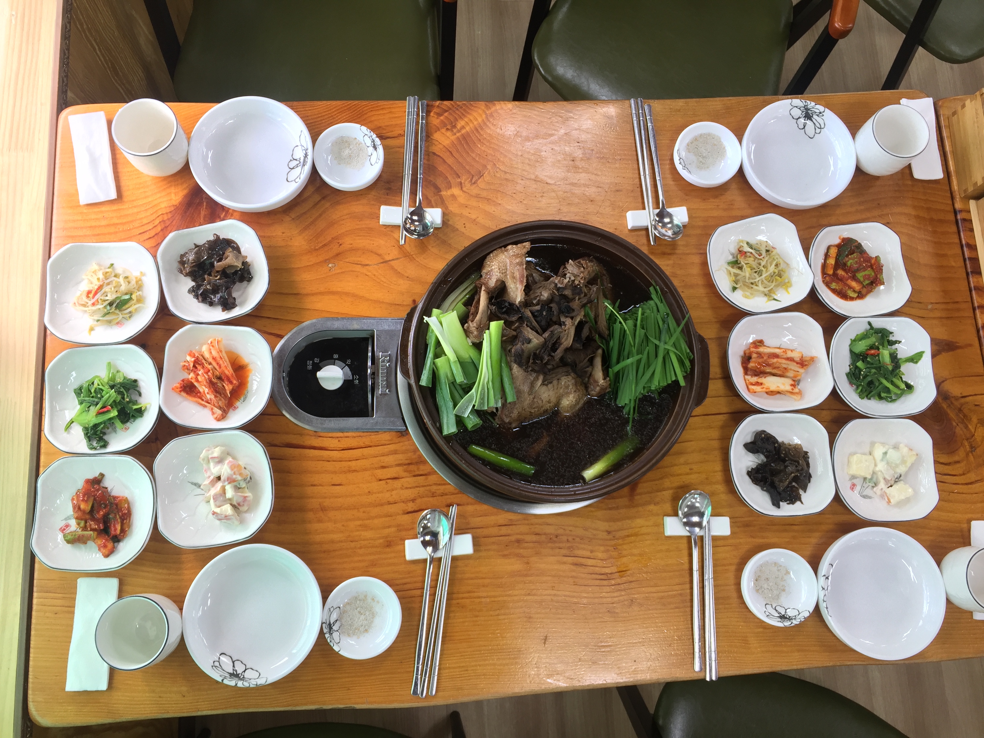 하루방 한방능이백숙