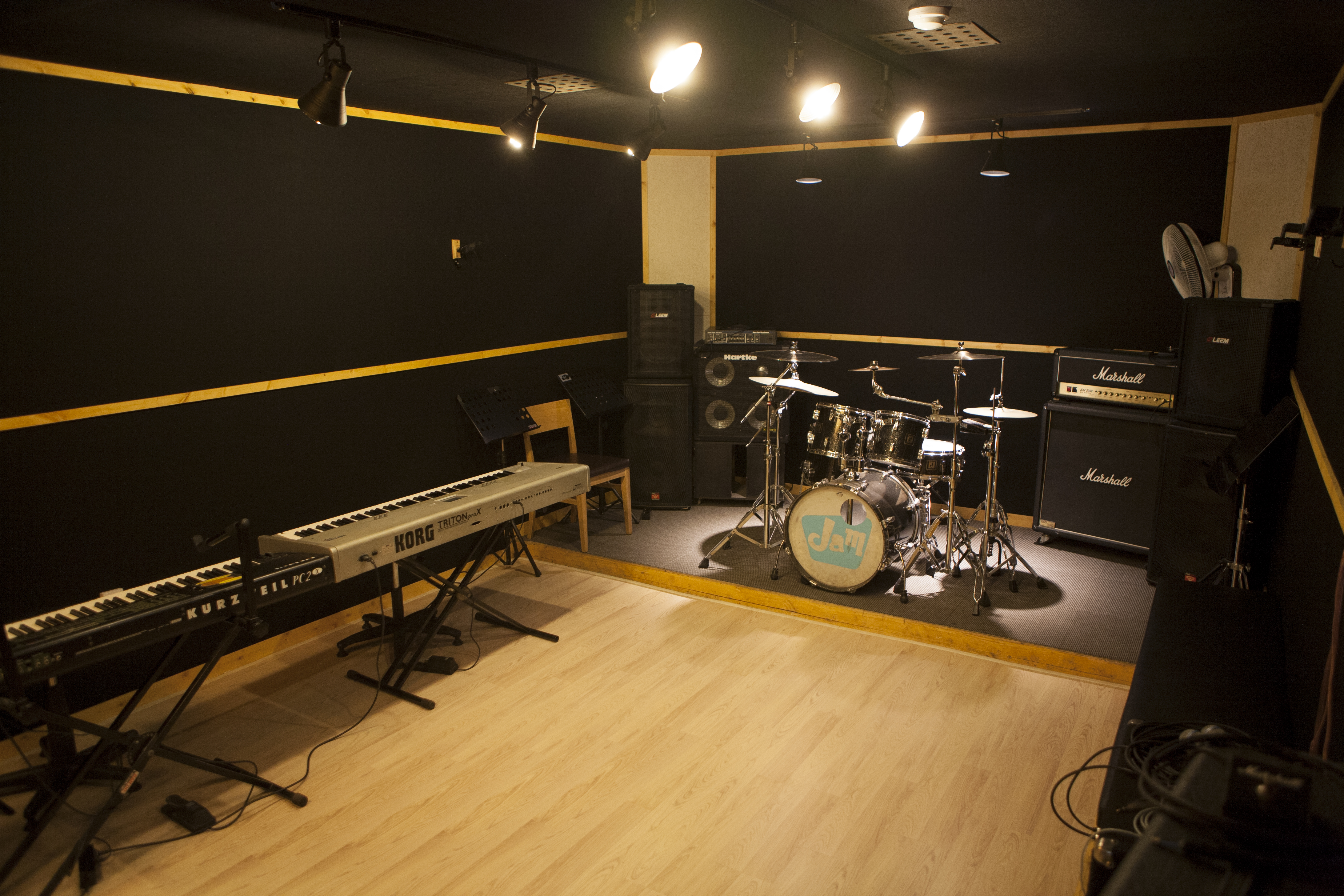 1번째 스튜디오 사진