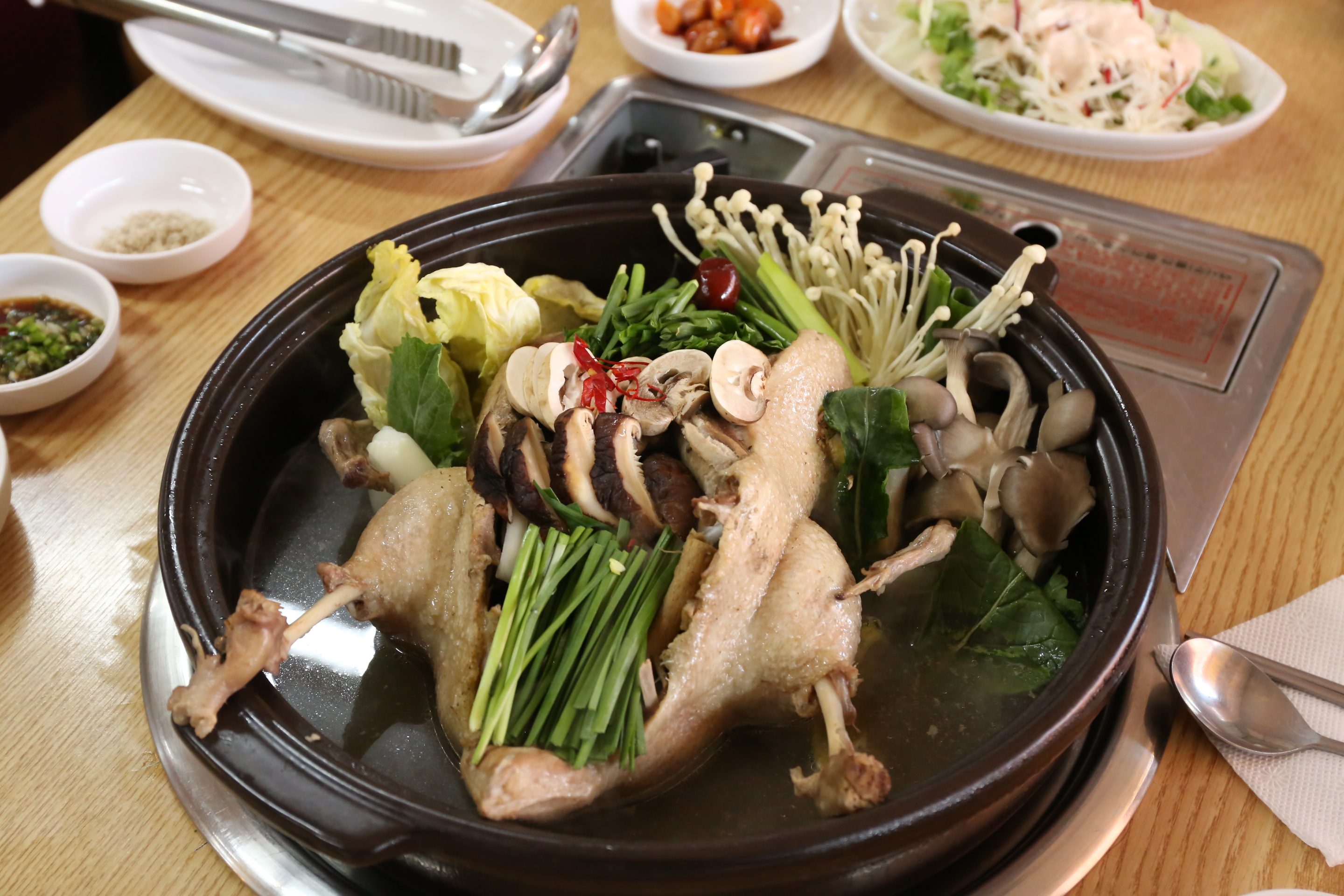 청기와지붕아래