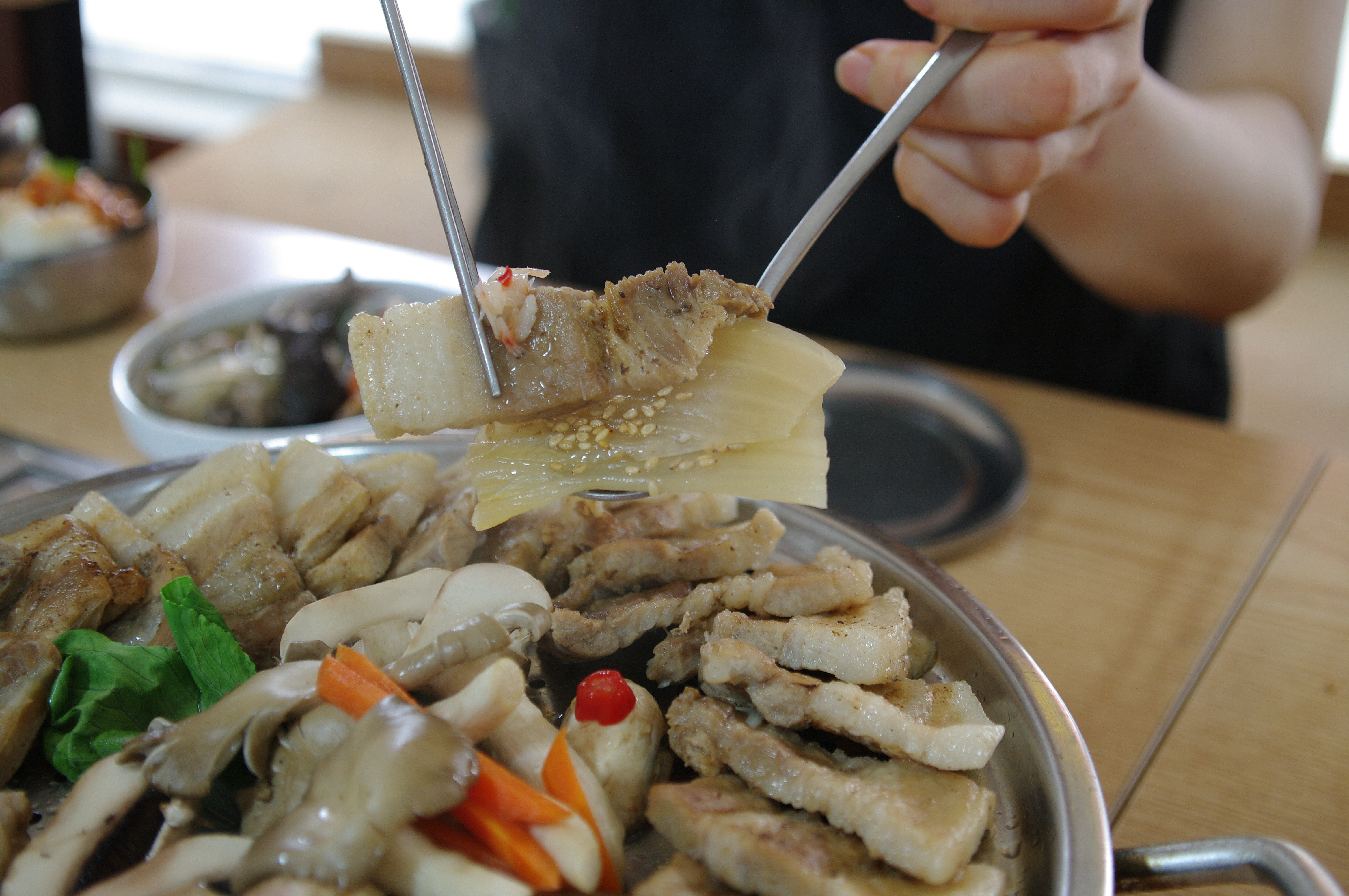 청기와지붕아래