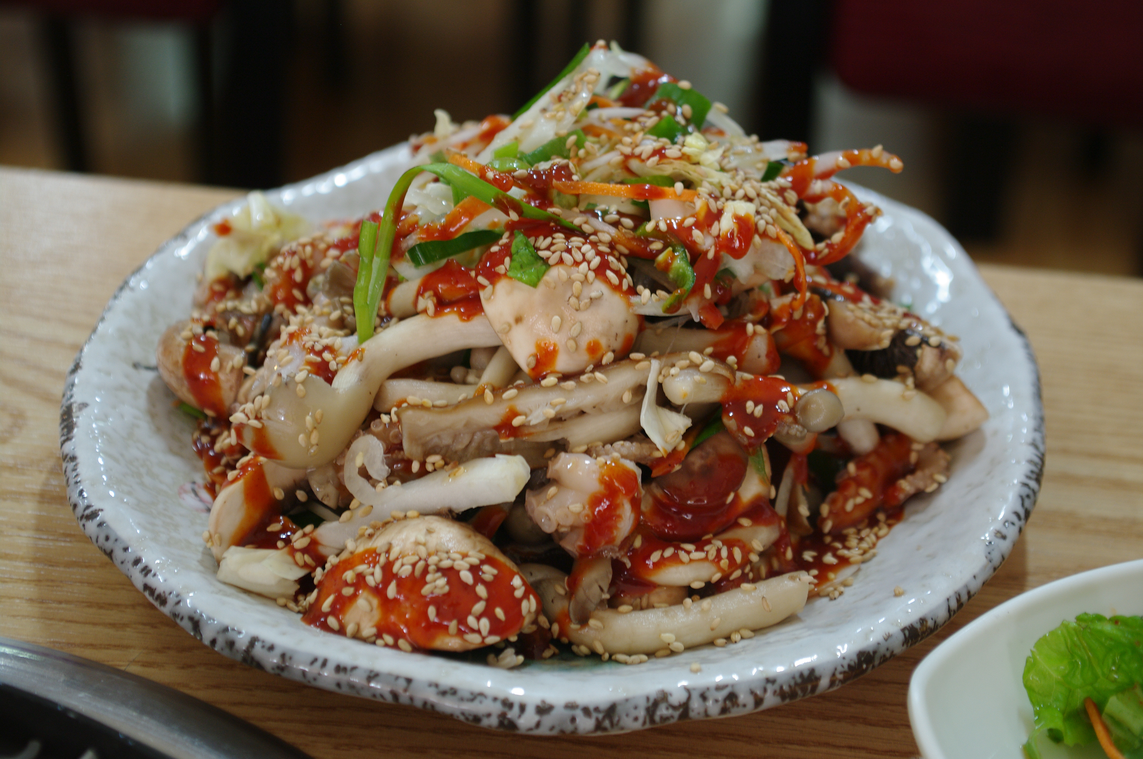 청기와지붕아래