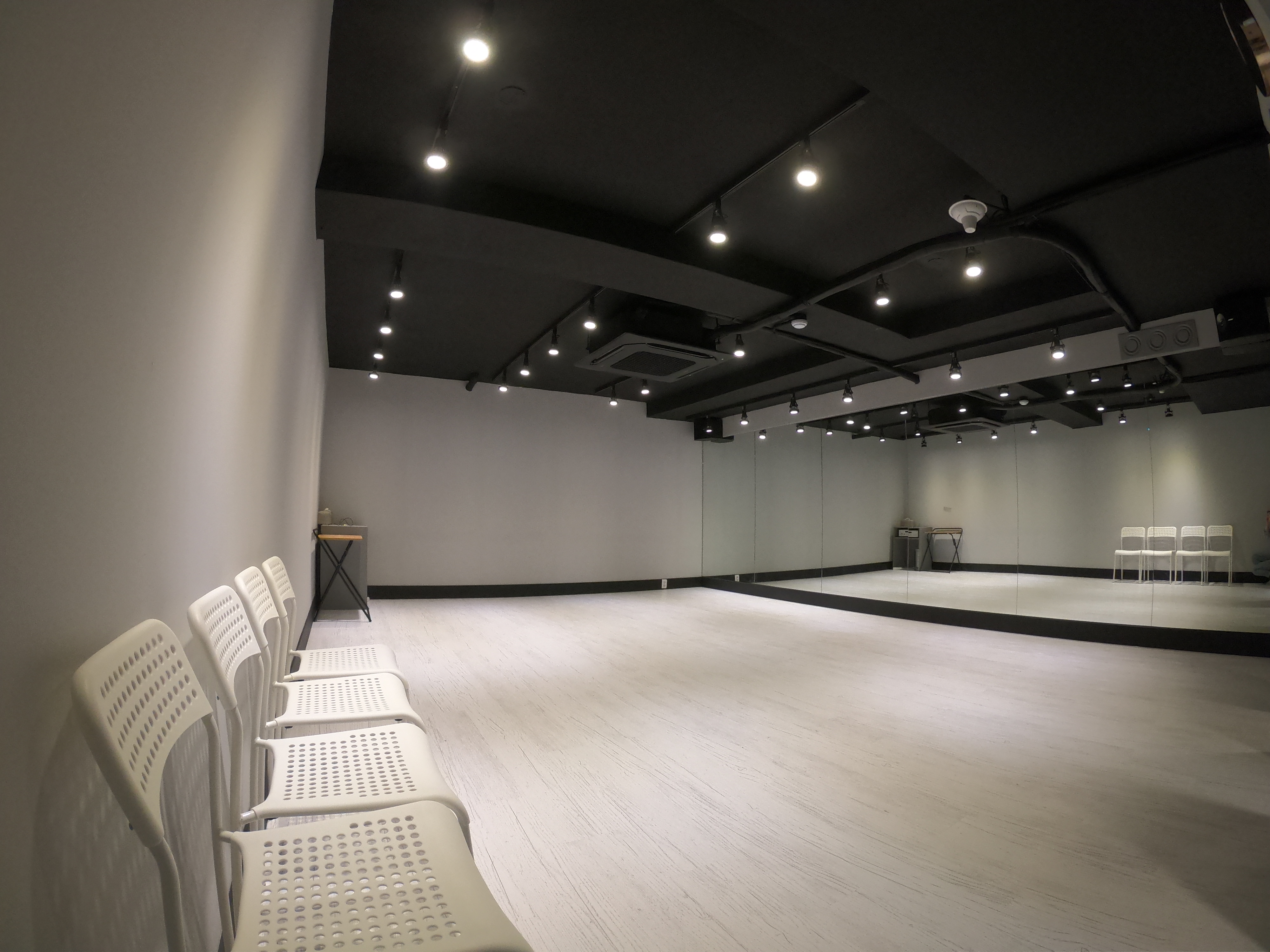 1번째 스튜디오 사진