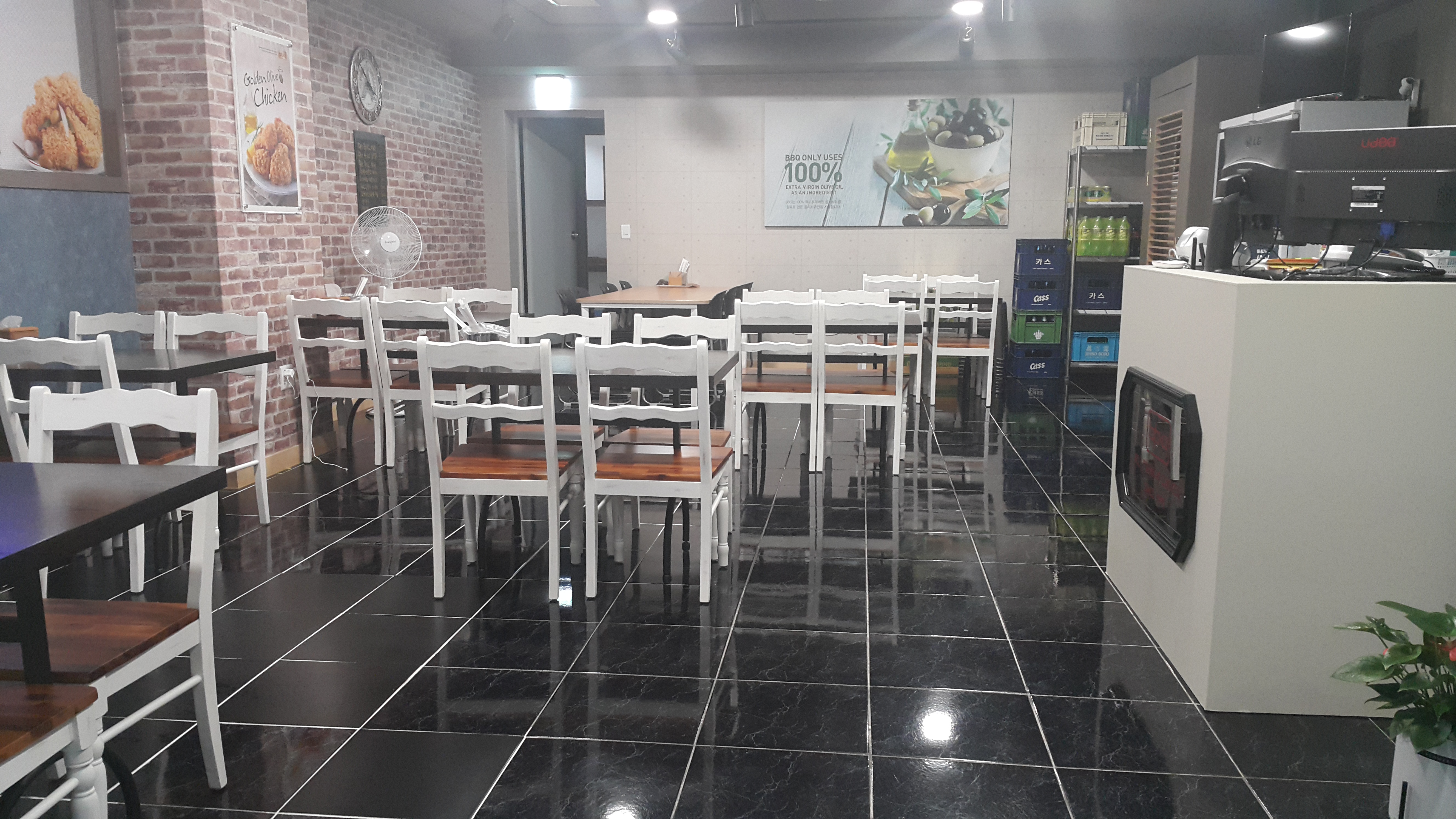 BBQ치킨 화순금호리조트점 내부 또는 관련 모습