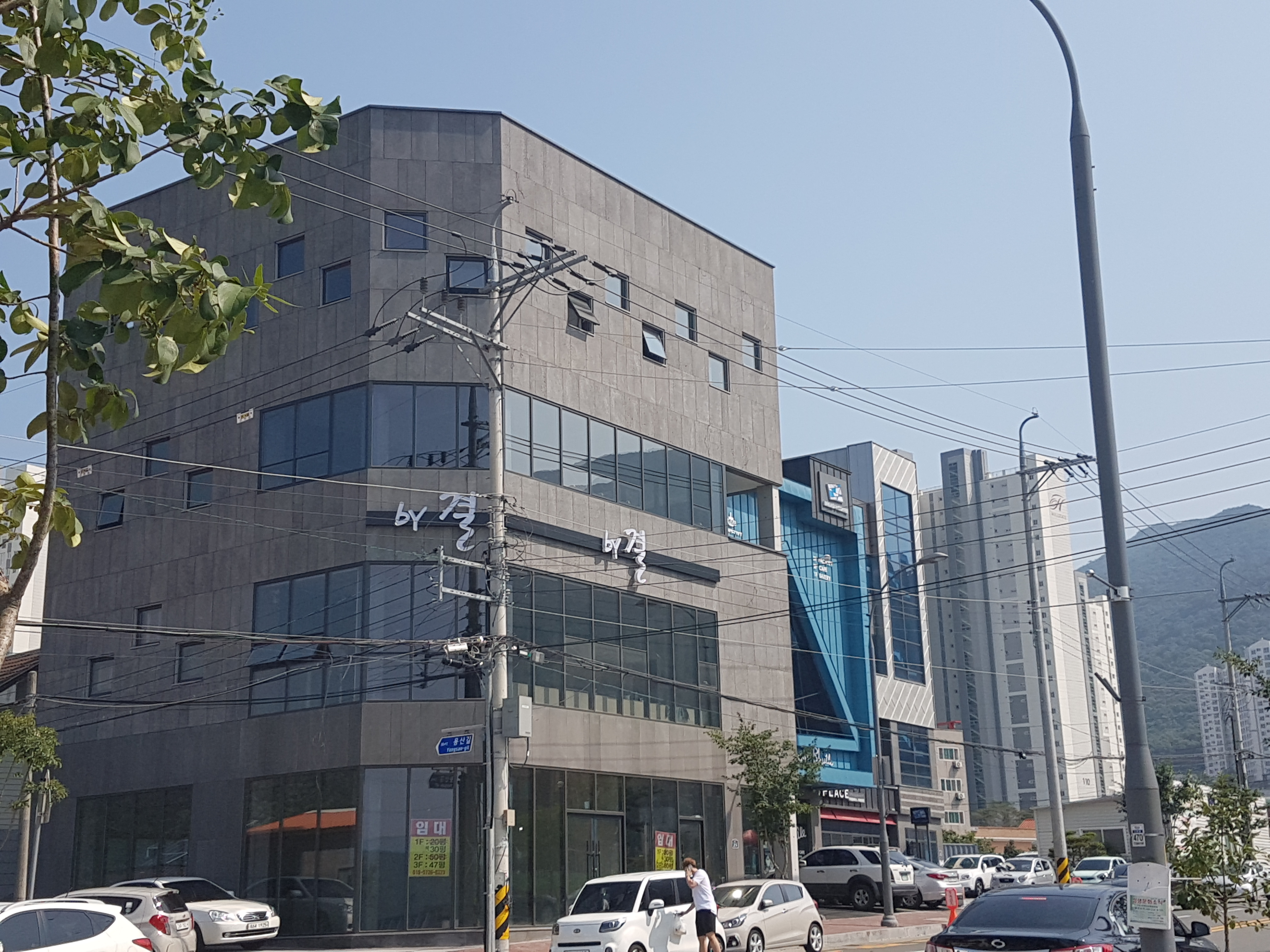 By결