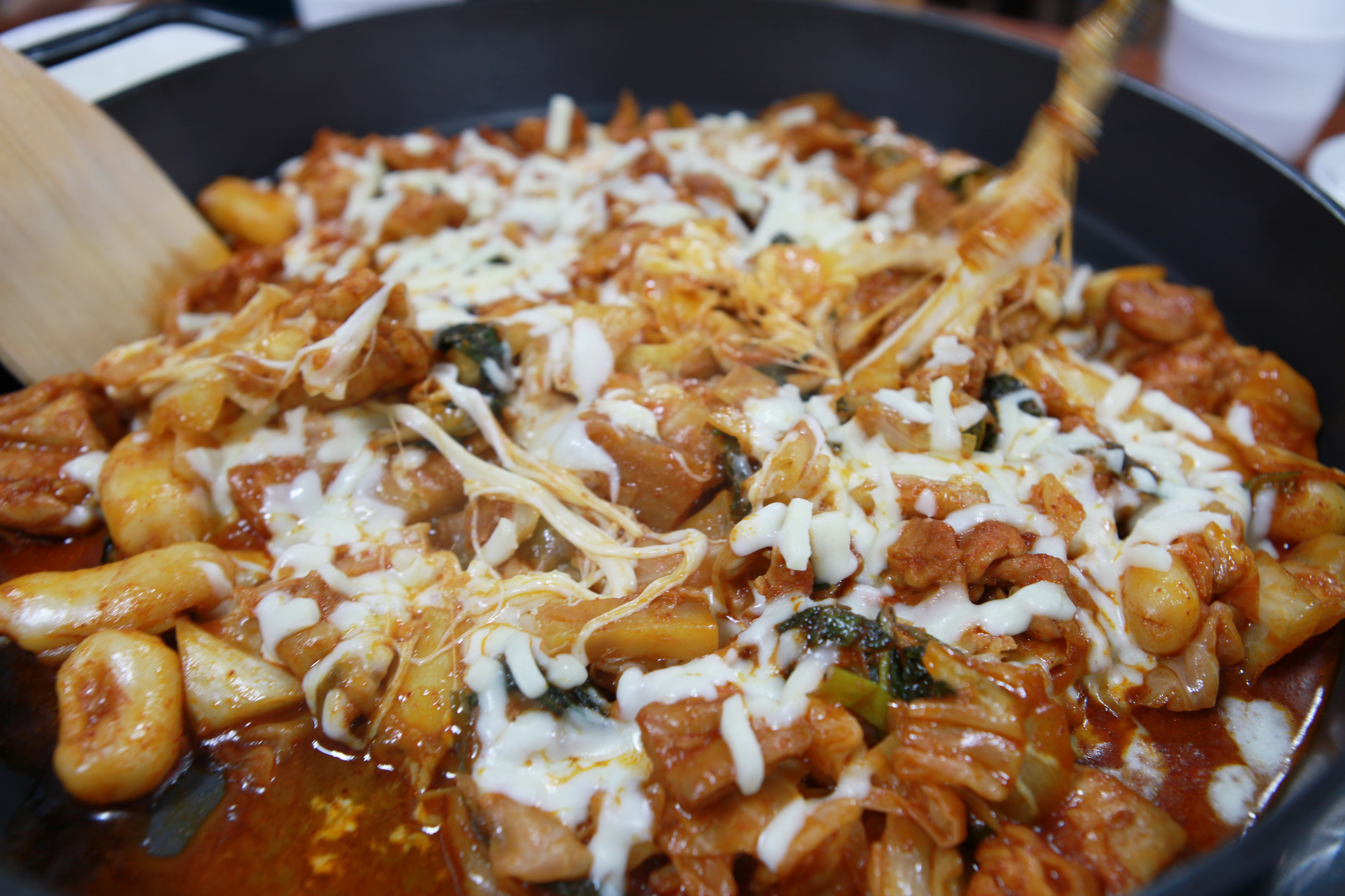 중화호반닭갈비막국수 길동점