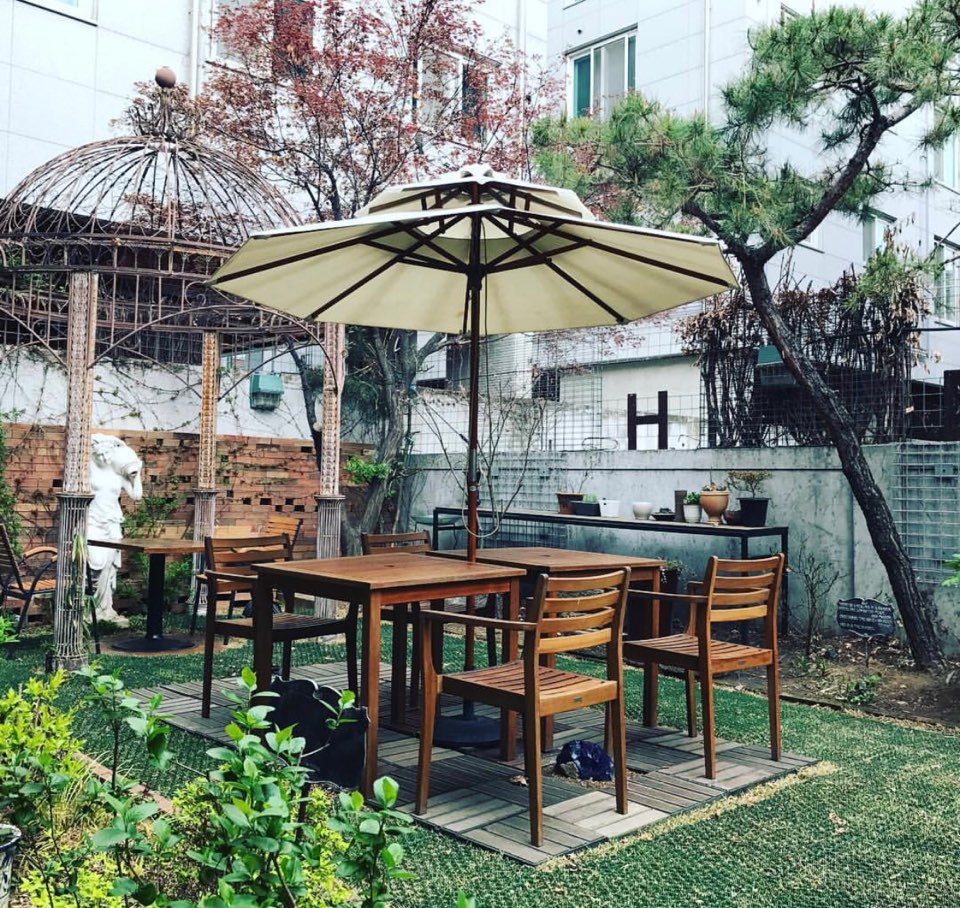정원이있는국민책방 송파점 내부 또는 관련 모습