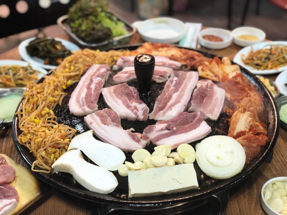싹쓰리솥뚜껑김치삼겹살 덕계점