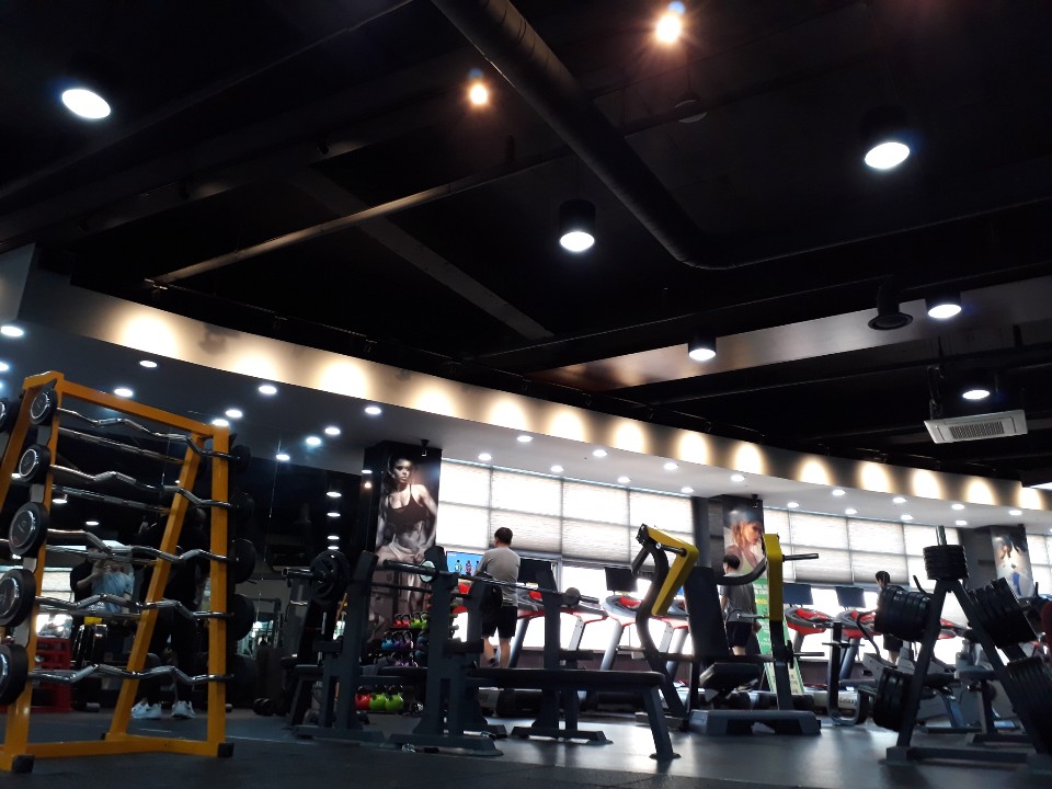 WE휘트니스 상무점