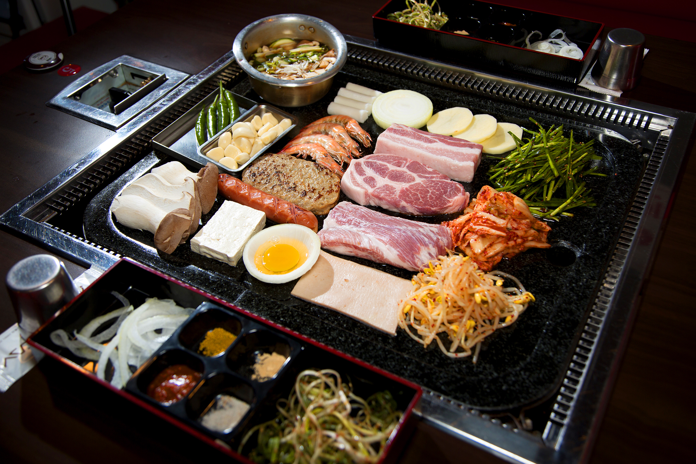 강원 강릉시 삼겹살 전문점 오겹살 돼지껍데기 돼지뒷고기 항정살 통삼겹 한돈 목살 돈가마