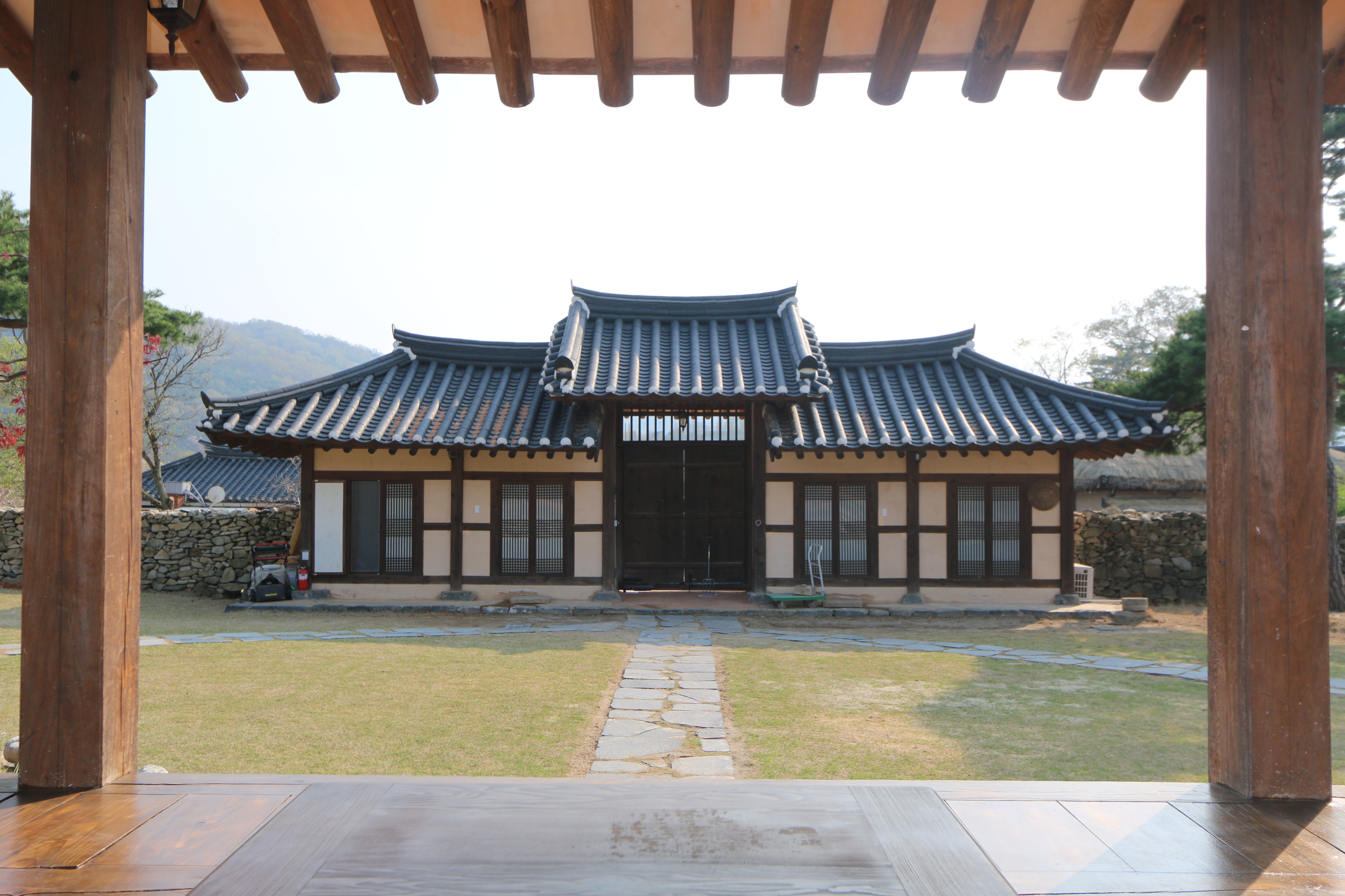감찰댁사랑뜰