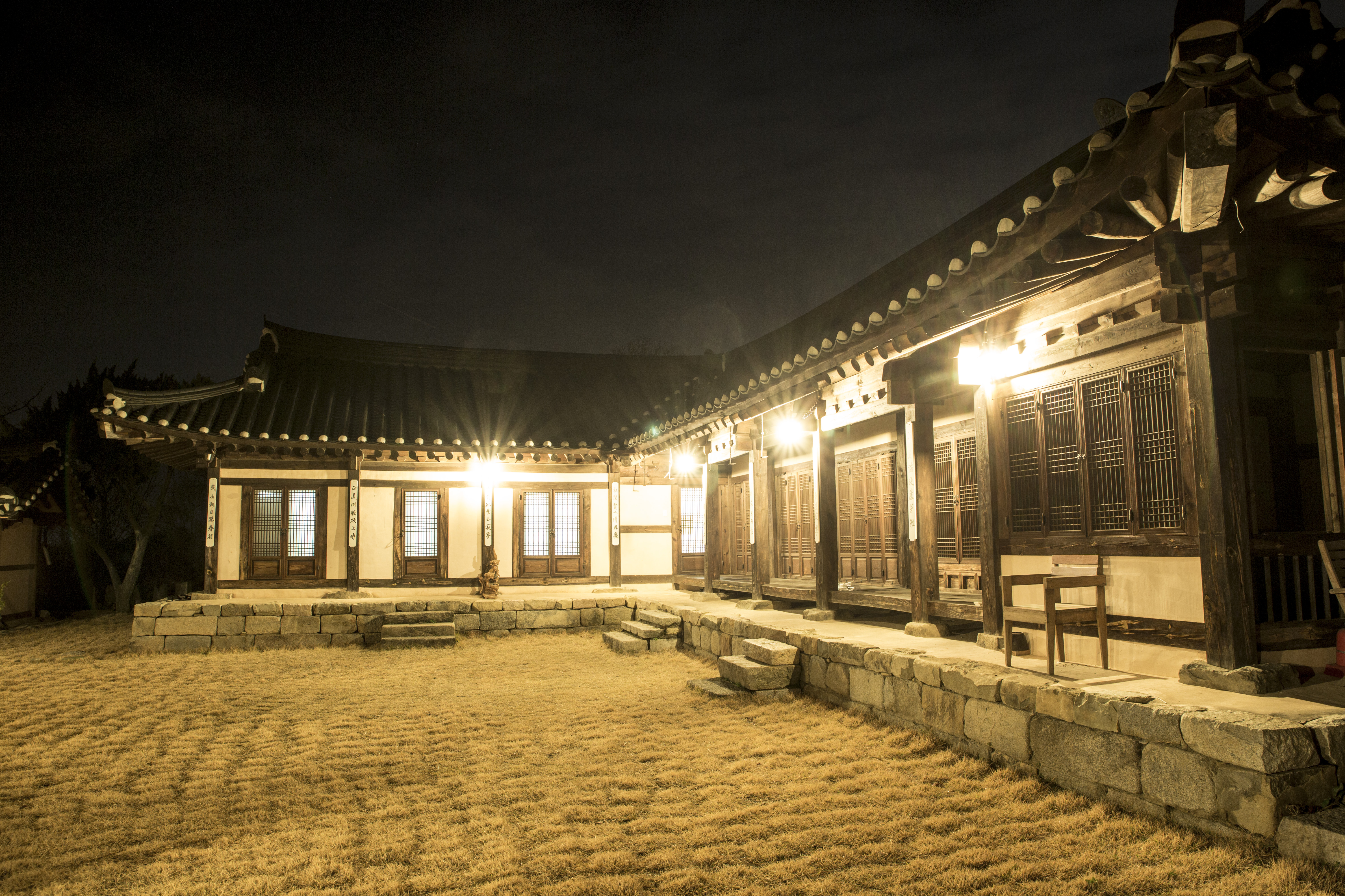 감찰댁사랑뜰