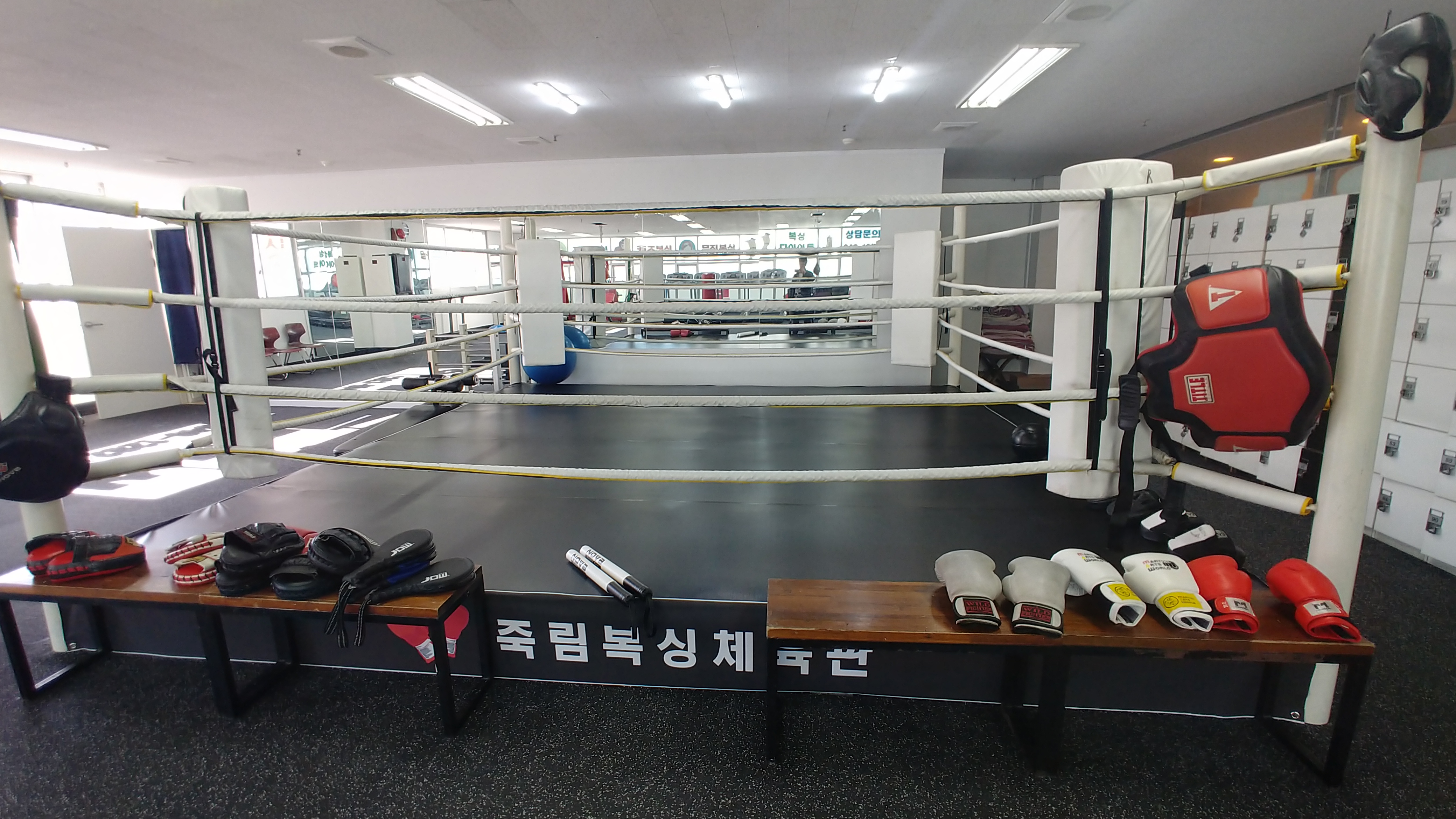 경상남도 통영시 광도면 복싱체육관 죽림복싱관 내부 모습 3