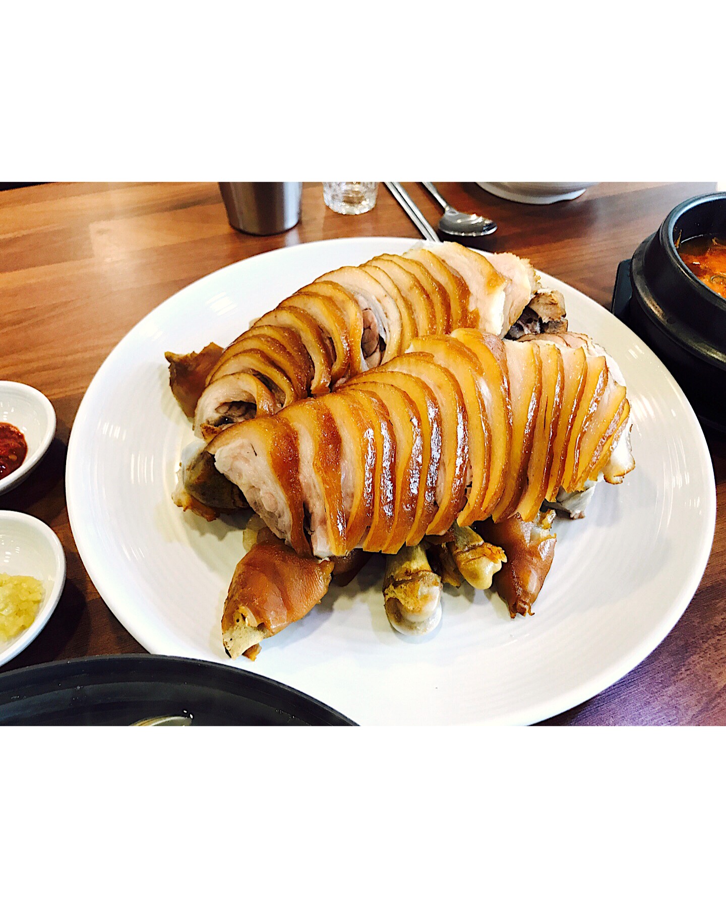명품족발칼국수