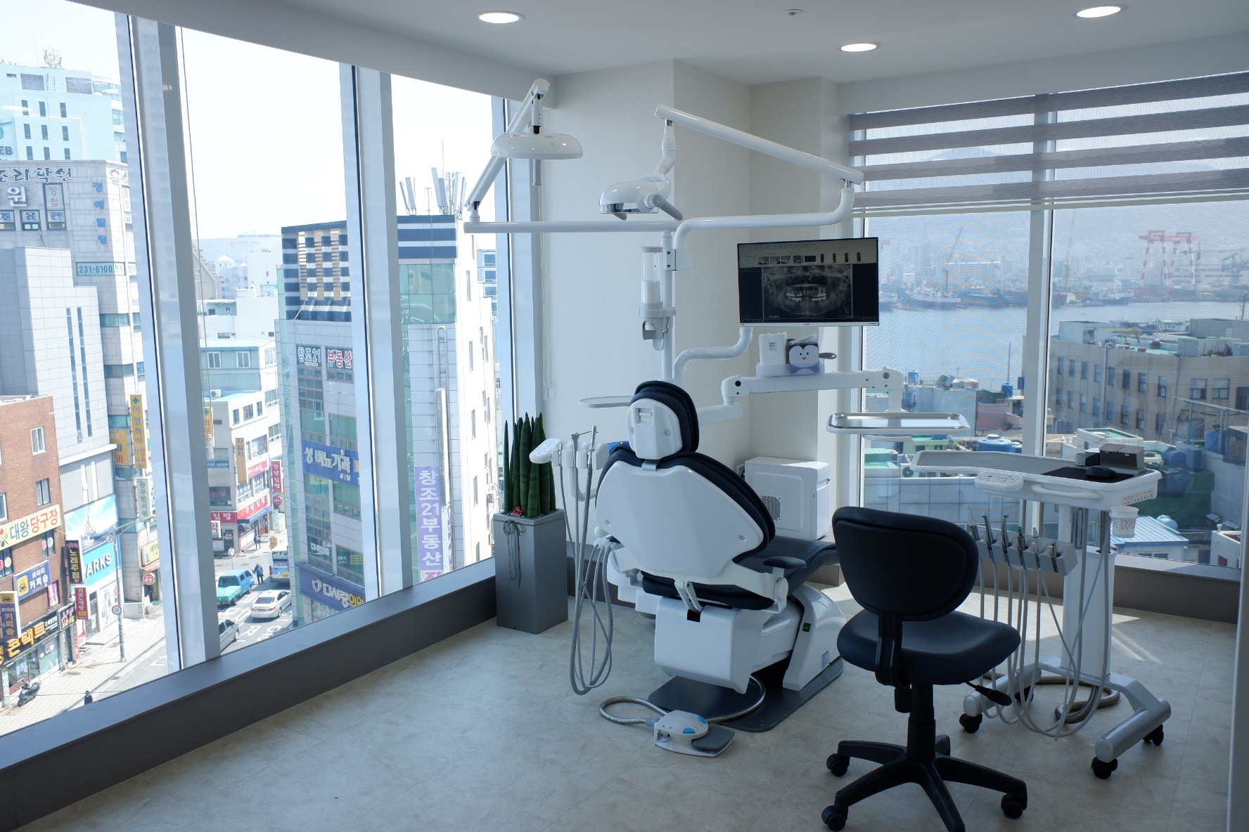 플러스치과의원 대표 이미지