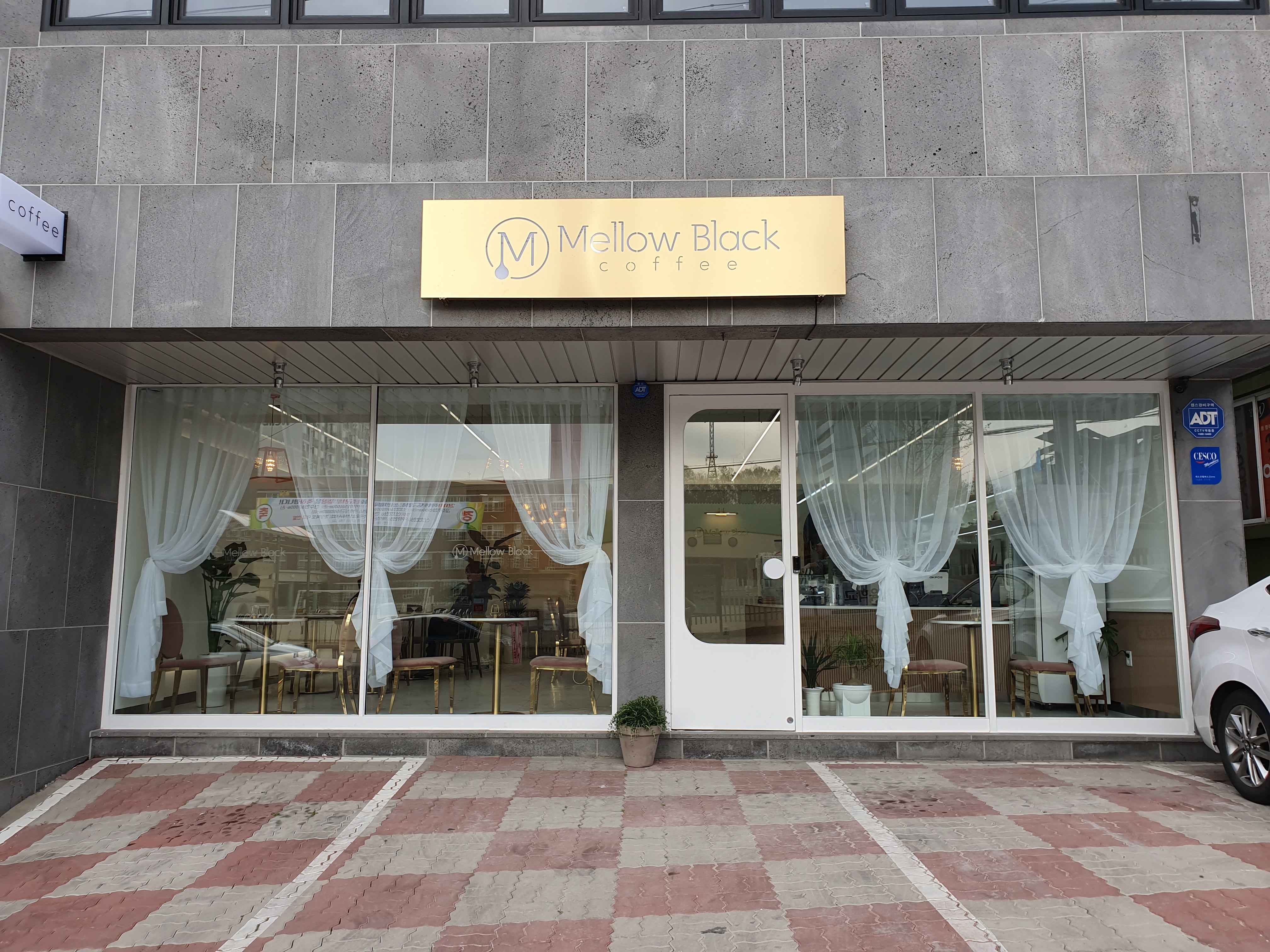멜로우블랙
