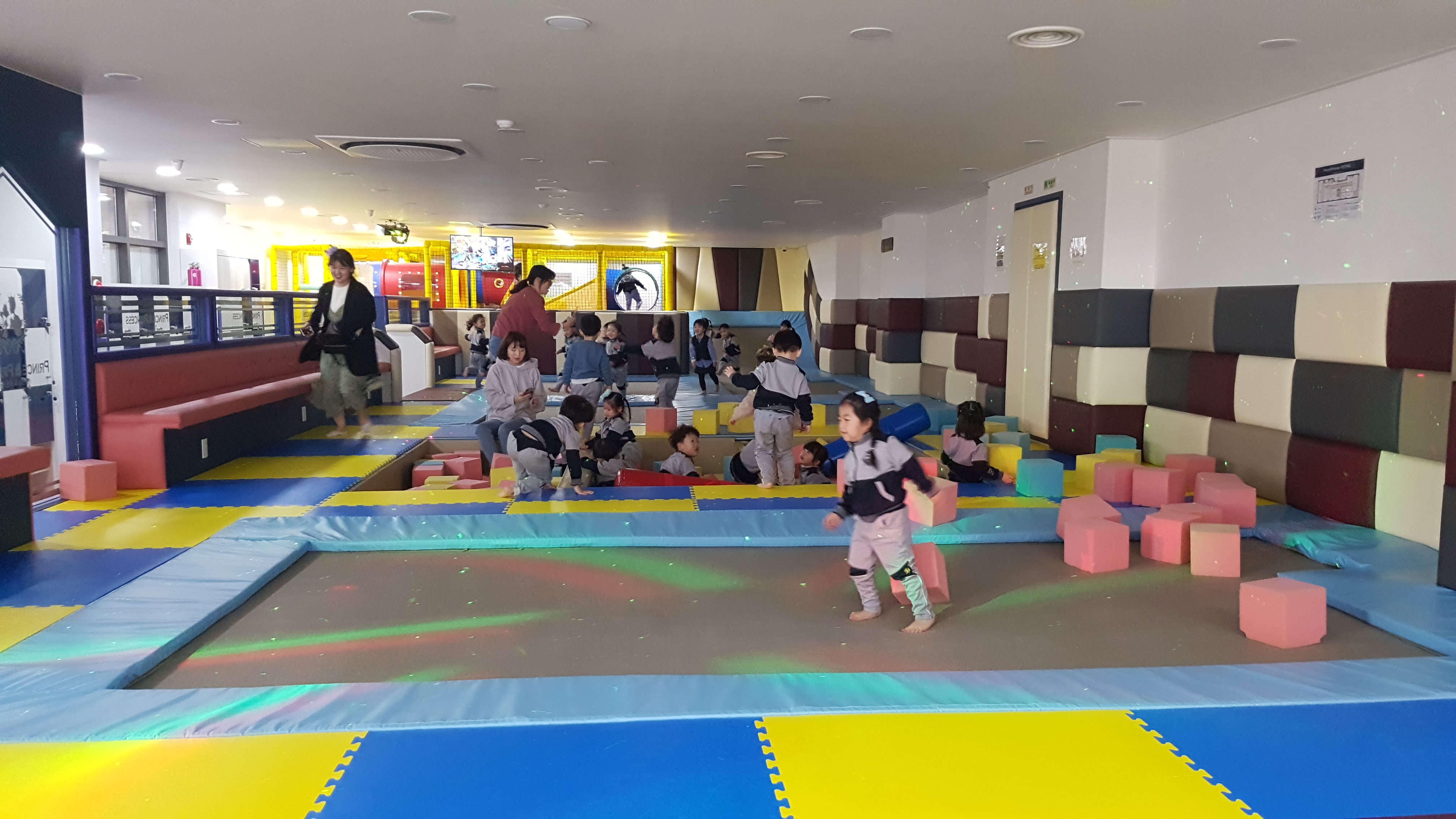 팡팡키즈카페