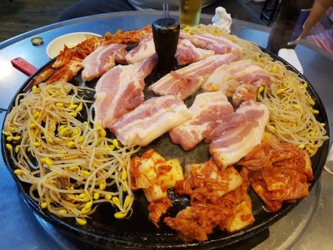 황금돼지솥뚜껑삼겹살