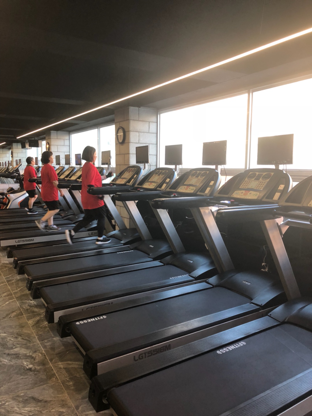 레드 피트니스 대표 이미지