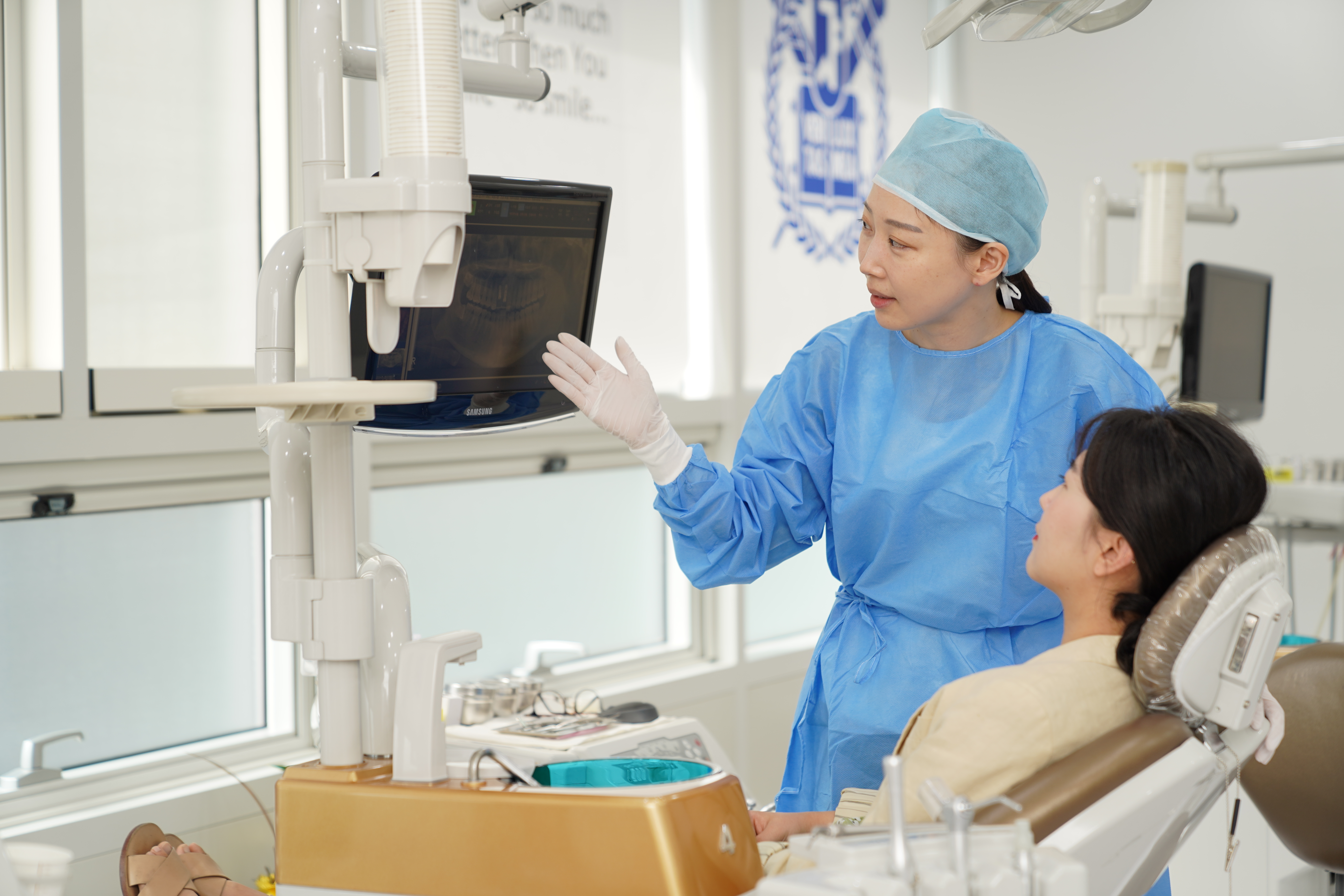 찬란한미소치과교정과 치과의원 대표 이미지