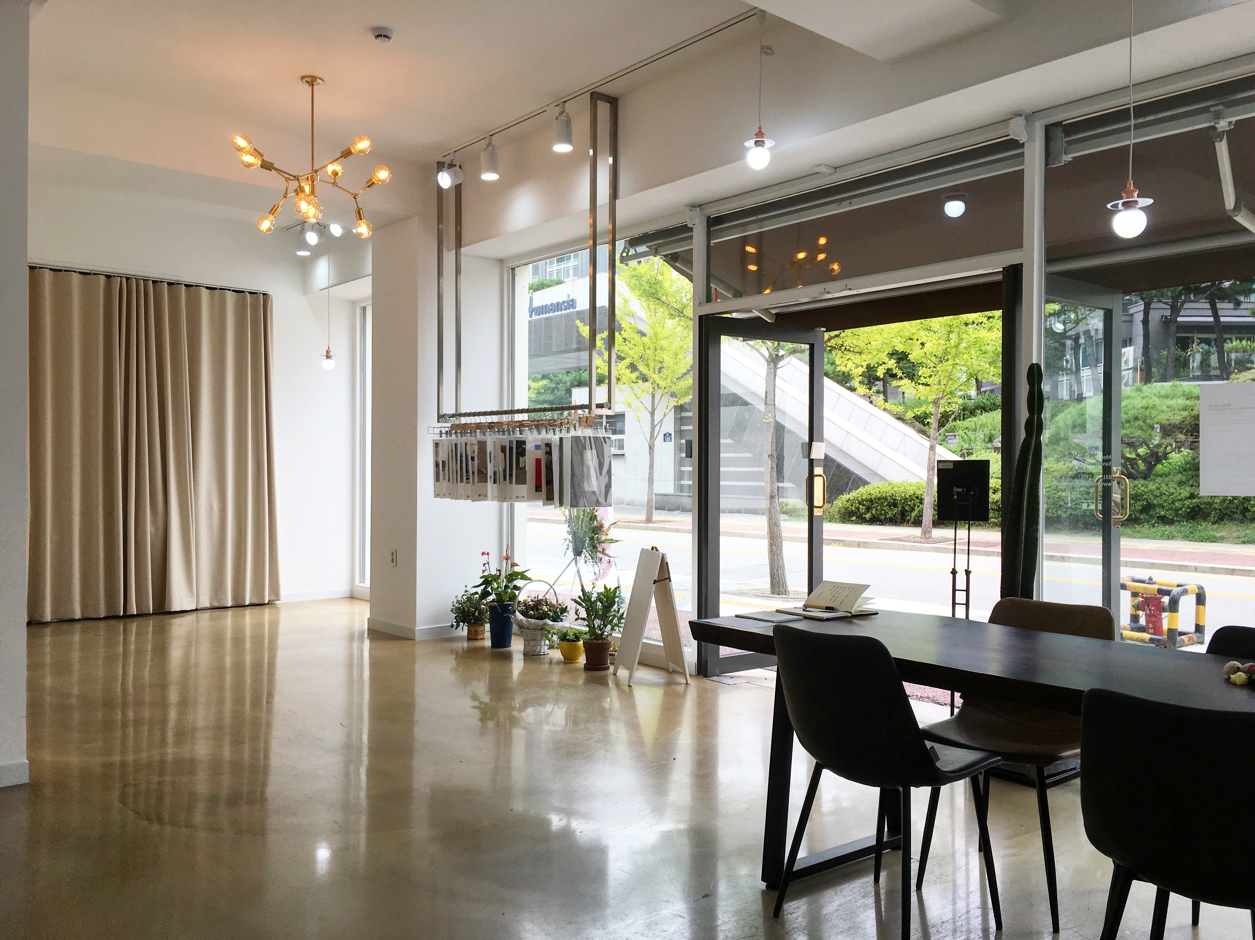 H Contemporary Gallery