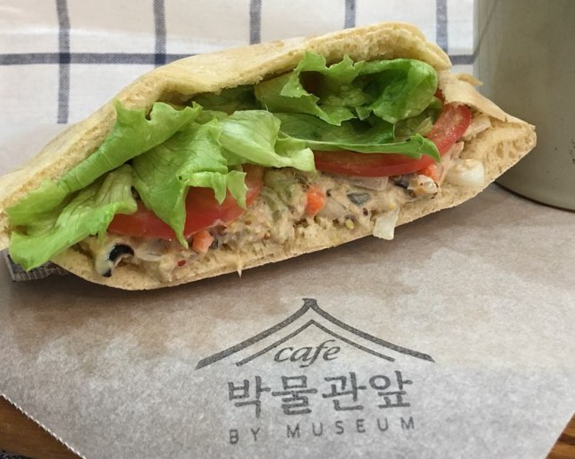 카페 박물관앞