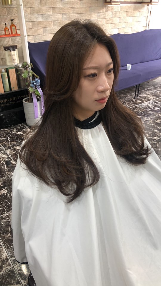 살롱봄 내부 또는 관련 모습