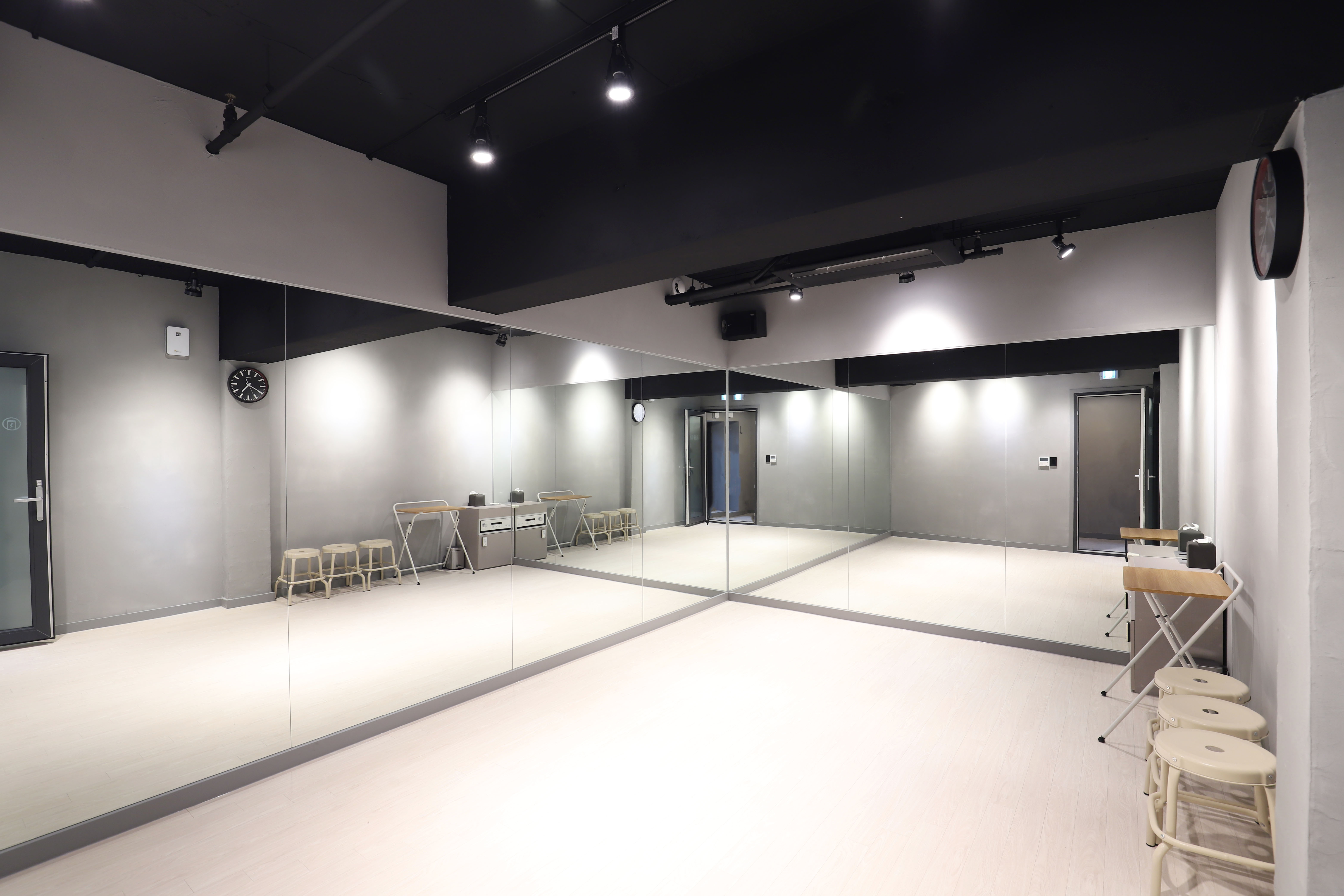 4번째 스튜디오 사진