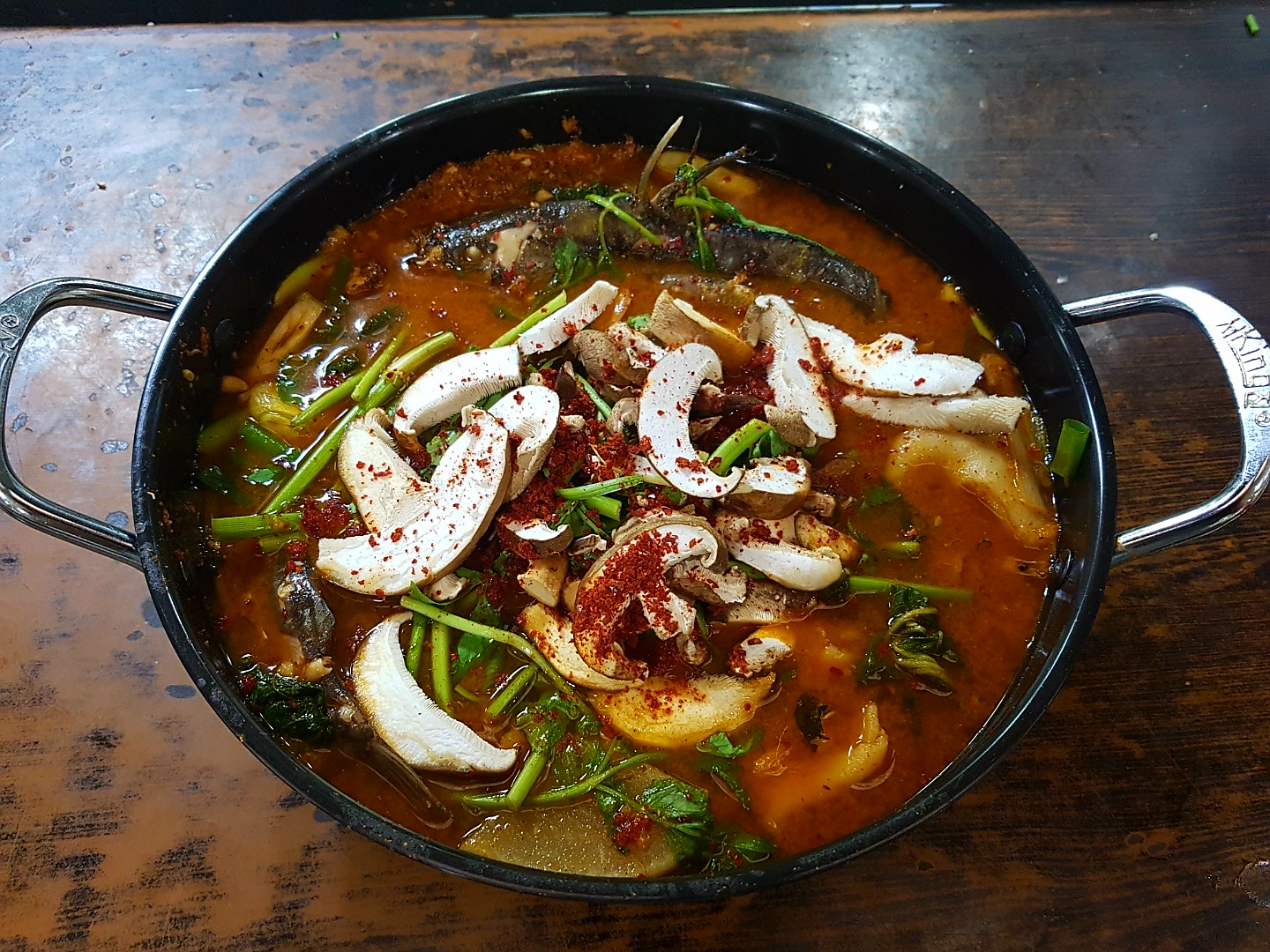 저수지민물매운탕 본점
