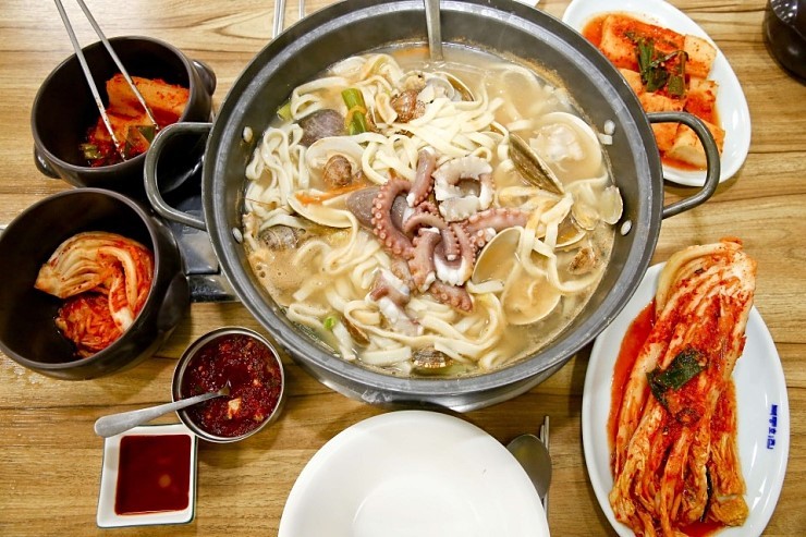 전통우리밀칼국수전문