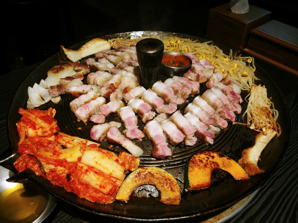 최군 솥뚜껑삼겹살