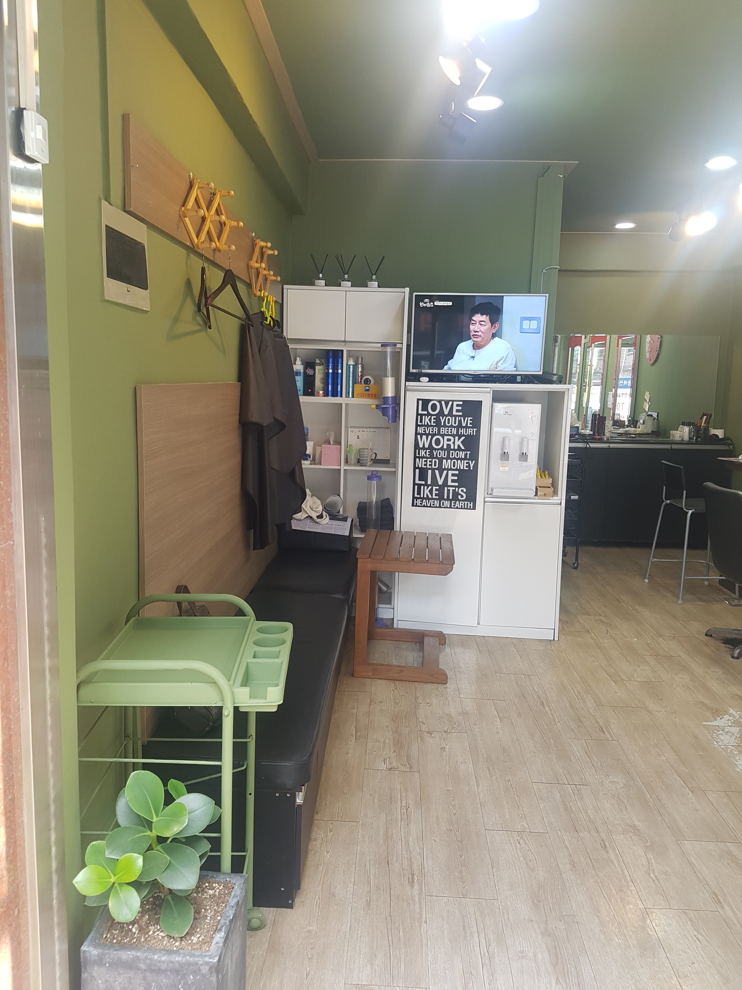 헬로우컷 길동점 photo 2